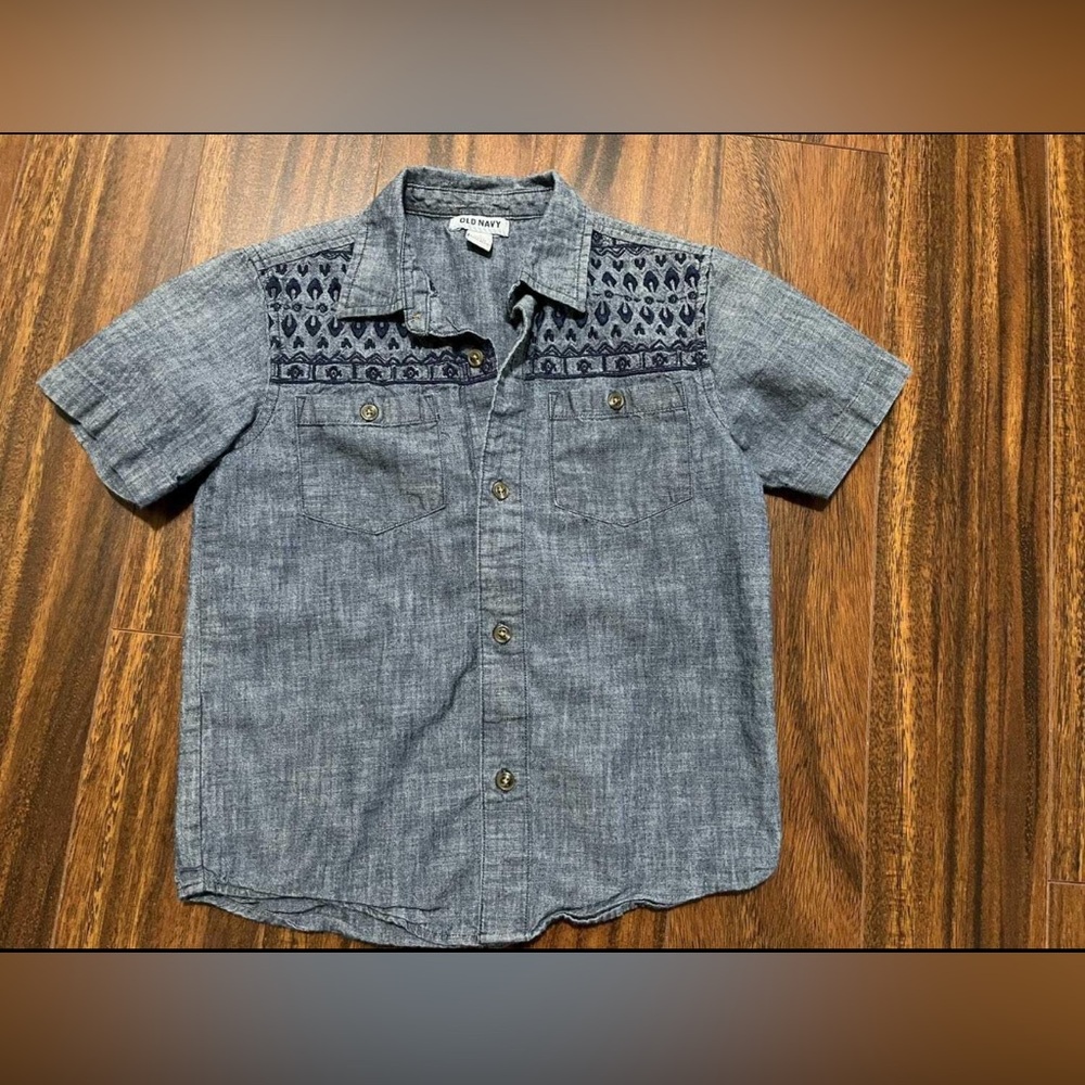 Old Navy boys small button-down short sleeve shirt, embroidered, blue